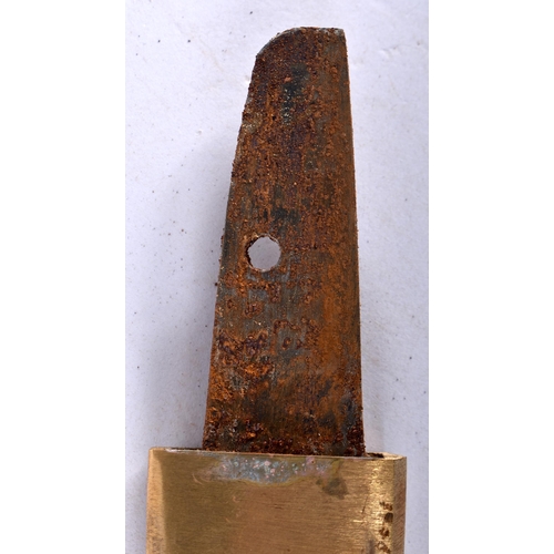 445 - A 19TH CENTURY JAPANESE MEIJI PERIOD SHORT SWORD DAGGER. 38 cm long.  Buyers Note – we are unable to... 