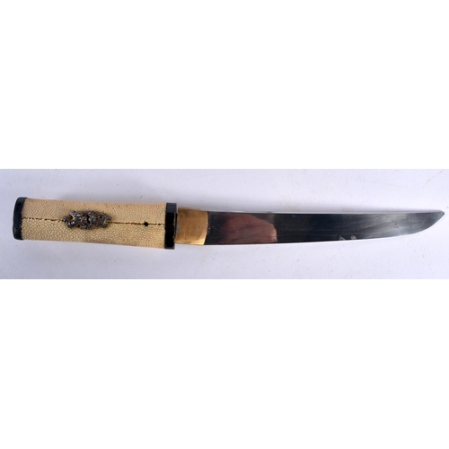 445 - A 19TH CENTURY JAPANESE MEIJI PERIOD SHORT SWORD DAGGER. 38 cm long.  Buyers Note – we are unable to... 