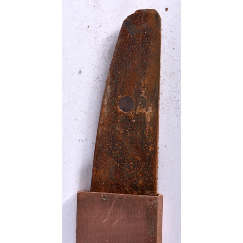 447 - A 19TH CENTURY JAPANESE MEIJI PERIOD SHORT SWORD DAGGER. 35 cm long.  Buyers Note – we are unable to... 