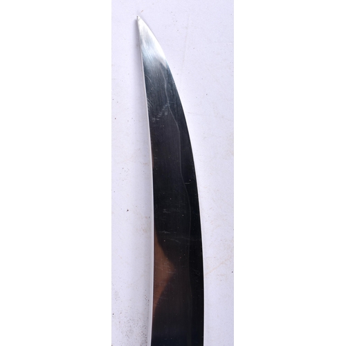 447 - A 19TH CENTURY JAPANESE MEIJI PERIOD SHORT SWORD DAGGER. 35 cm long.  Buyers Note – we are unable to... 