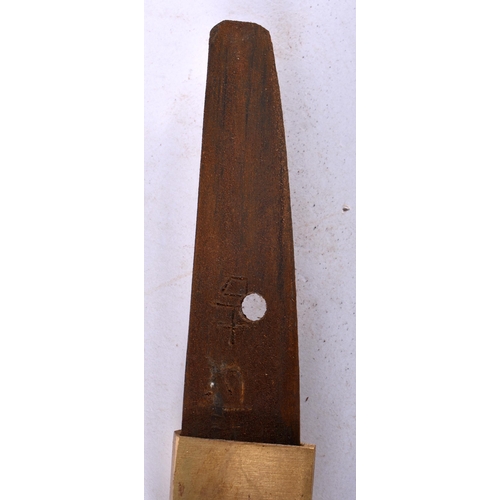 448 - A 19TH CENTURY JAPANESE MEIJI PERIOD SHORT SWORD DAGGER. 42 cm long.  Buyers Note – we are unable to... 