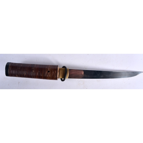 448 - A 19TH CENTURY JAPANESE MEIJI PERIOD SHORT SWORD DAGGER. 42 cm long.  Buyers Note – we are unable to... 