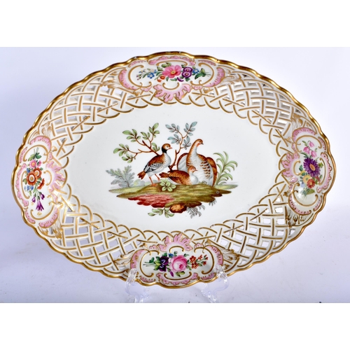 454 - A MEISSEN PORCELAIN RETICULATED BIRD DISH together with a Meissen bird. Largest 27 cm x 20 cm. (2)