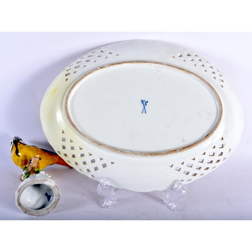 454 - A MEISSEN PORCELAIN RETICULATED BIRD DISH together with a Meissen bird. Largest 27 cm x 20 cm. (2)