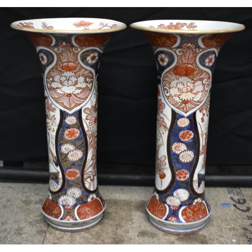 46 - A FINE SET OF VERY LARGE 18TH CENTURY JAPANESE EDO PERIOD IMARI VASES AND COVERS painted with panels... 