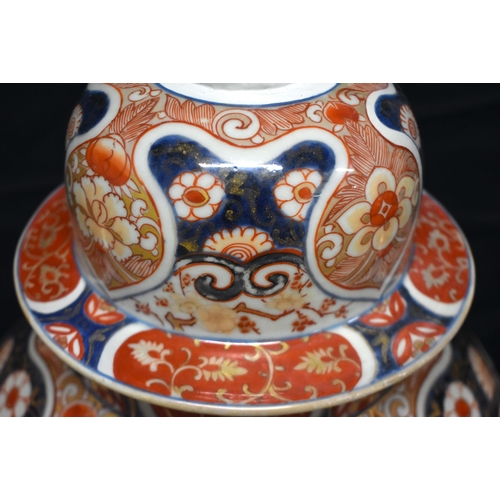 46 - A FINE SET OF VERY LARGE 18TH CENTURY JAPANESE EDO PERIOD IMARI VASES AND COVERS painted with panels... 