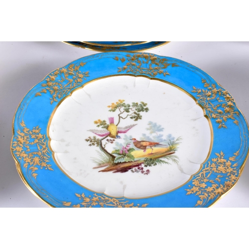 592 - A FINE AND EXTENSIVE 18TH CENTURY SEVRES PORCELAIN DINNER SERVICE painted with exotic birds within l... 