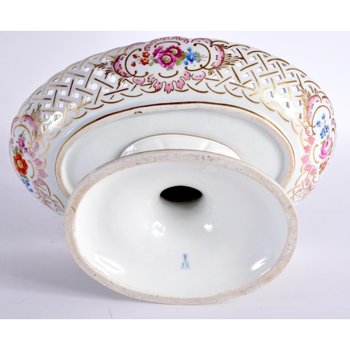 594 - A 19TH CENTURY MEISSEN PORCELAIN PART DESSERT SERVICE comprising of two 27 cm x 13 cm pierced pedest... 