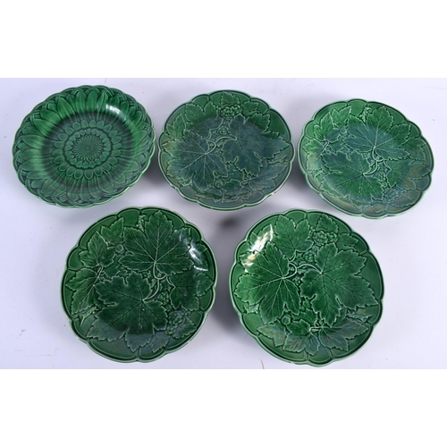 623 - A SET OF FOUR 19TH CENTURY ENGLISH MAJOLICA CABBAGE WARE PLATES together with a similar Wedgwood pla... 