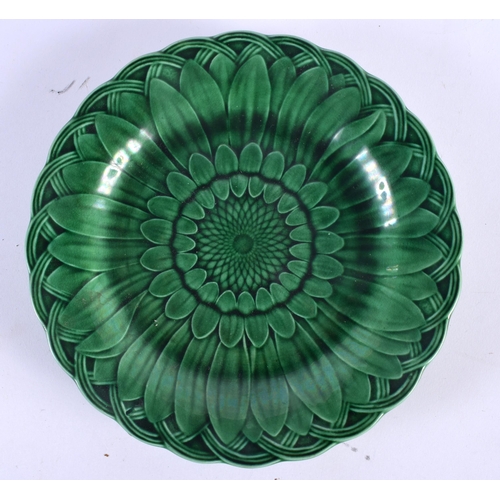 623 - A SET OF FOUR 19TH CENTURY ENGLISH MAJOLICA CABBAGE WARE PLATES together with a similar Wedgwood pla... 