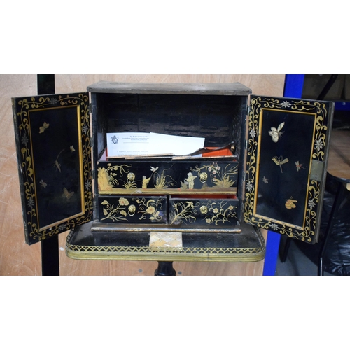 663 - AN EARLY 19TH CENTURY ENGLISH BLACK LACQUER TABLE CABINET ON STAND embellished with Chinoiserie scen... 