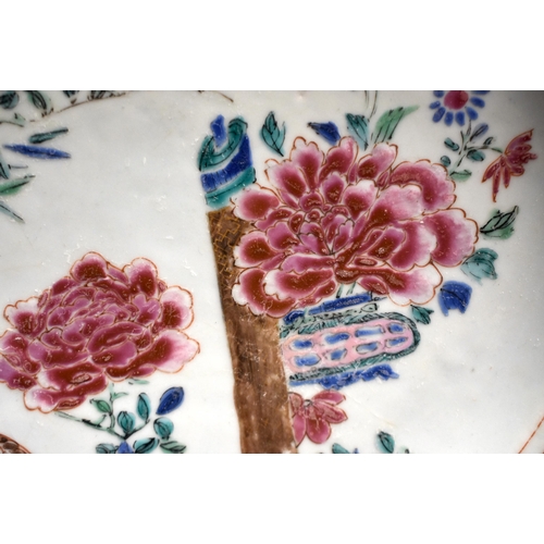 69 - A LARGE EARLY 18TH CENTURY CHINESE FAMILLE ROSE PORCELAIN DISH Yongzheng/Qianlong. 32 cm diameter.