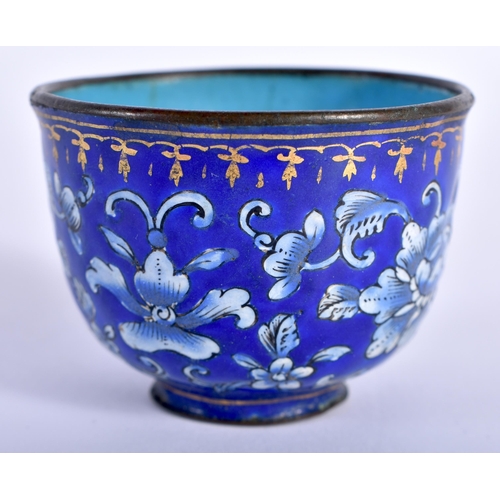 85 - AN 18TH/19TH CENTURY CHINESE CANTON ENAMEL TEABOWL Qianlong/Jiaqing, painted with flowers. 5 cm x 4 ... 