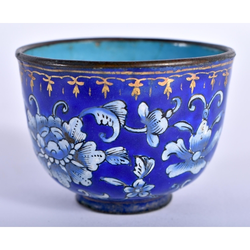 85 - AN 18TH/19TH CENTURY CHINESE CANTON ENAMEL TEABOWL Qianlong/Jiaqing, painted with flowers. 5 cm x 4 ... 