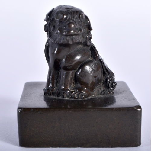 87 - A SMALL 17TH/18TH CENTURY CHINESE BRONZE SCHOLARS SEAL Ming/Qing, formed as a seated Buddhistic lion... 