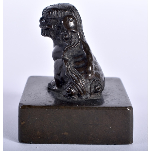 87 - A SMALL 17TH/18TH CENTURY CHINESE BRONZE SCHOLARS SEAL Ming/Qing, formed as a seated Buddhistic lion... 