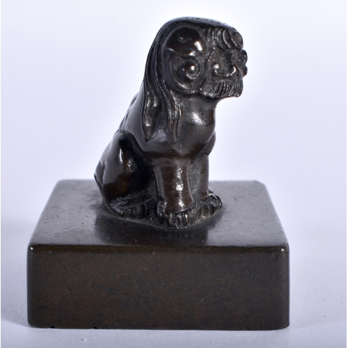 87 - A SMALL 17TH/18TH CENTURY CHINESE BRONZE SCHOLARS SEAL Ming/Qing, formed as a seated Buddhistic lion... 