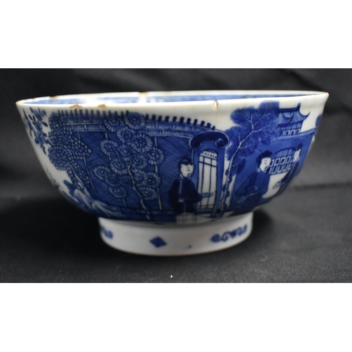 9 - AN 18TH CENTURY CHINESE EXPORT BLUE AND WHITE PORCELAIN BOWL Qianlong, painted with figures standing... 