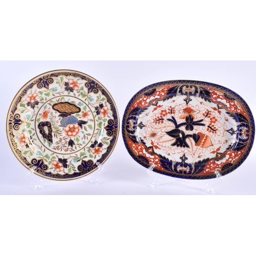 10 - AN EARLY 19TH CENTURY CHAMBERLAINS WORCESTER IMARI OVAL DISH together with a similar Chamberlains pl... 