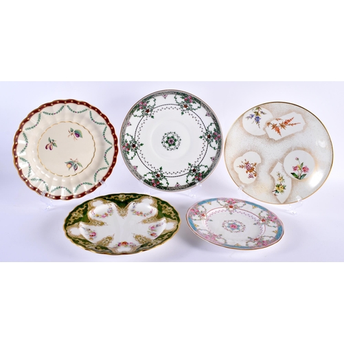 12 - FIVE ASSORTED ROYAL WORCESTER PORCELAIN PLATES including an 18th century style example painted with ... 