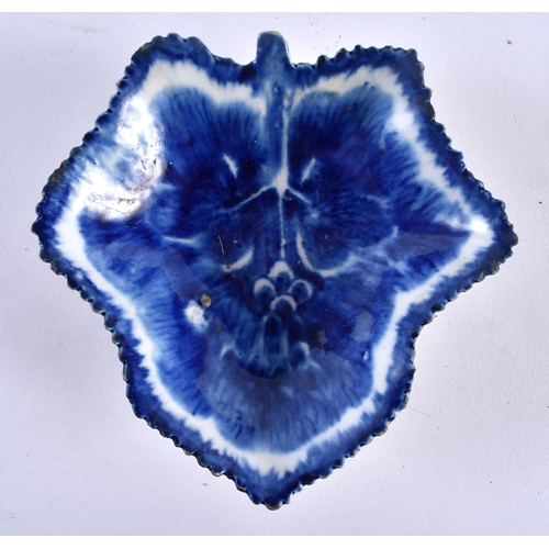 157 - Mid-18th century Bow leaf shaped pickle dish painted in blue with grapevine. 11cm wide