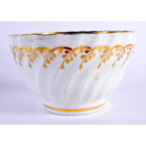 22 - AN OVERSIZED 18TH CENTURY WORCESTER FLUTED ARMORIAL TEABOWL AND SAUCER painted with a central crest ... 