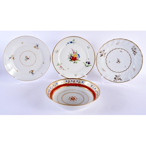 28 - THREE EARLY 19TH CENTURY CHAMBERLAINS WORCESTER PLATES together with a similar floral and coral grou... 