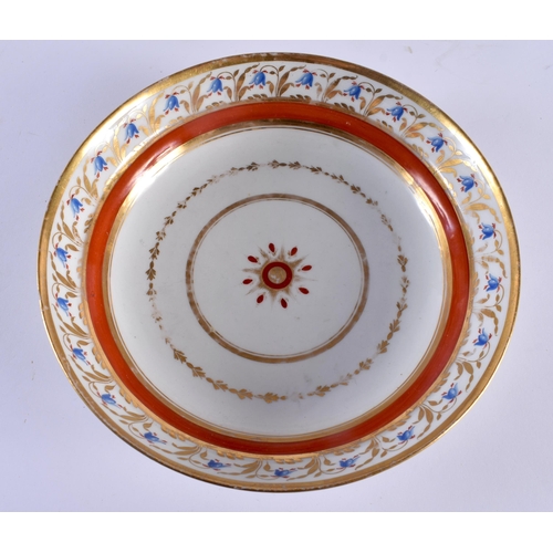 28 - THREE EARLY 19TH CENTURY CHAMBERLAINS WORCESTER PLATES together with a similar floral and coral grou... 