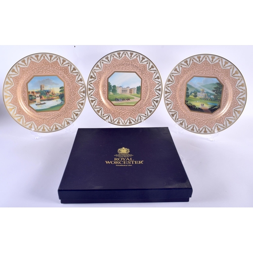 32 - A PAIR OF LIMITED EDITION ROYAL WORCESTER PORCELAIN PLATES Malvern Priory & Worcester Cathedral, tog... 