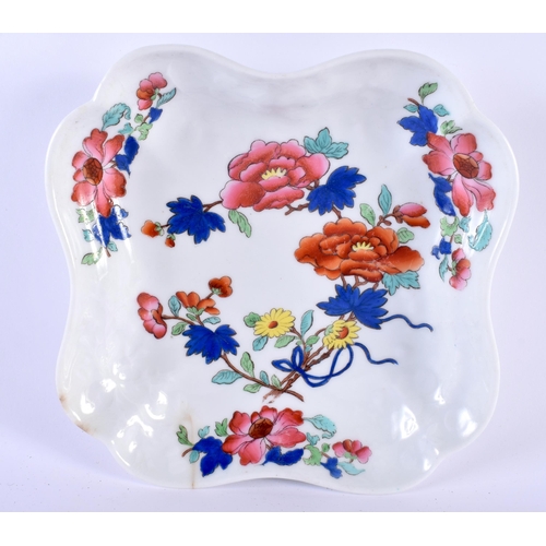 33 - TWO EARLY 19TH CENTURY CHAMBERLAINS WORCESTER SQUARE FORM DISHES one of floral design, the other wit... 