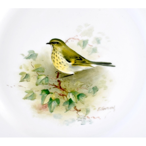 34 - A PAIR OF ROYAL WORCESTER PORCELAIN ORNATHOLOGICAL PLATES by Townsend, painted with a Yellow bunting... 