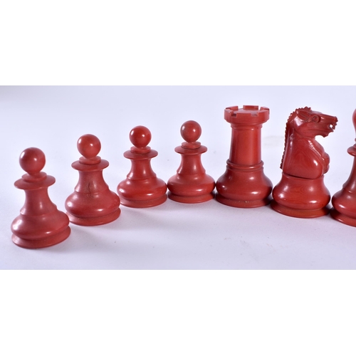 342 - A RARE RED BAKELITE PART CHESS SET. Largest 6.5 cm high. (qty)