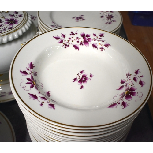 36 - AN EXTENSIVE LATE 18TH/19TH CENTURY FLIGHT BARR & BARR WORCESTER DINNER SERVICE comprising of 56 x d... 