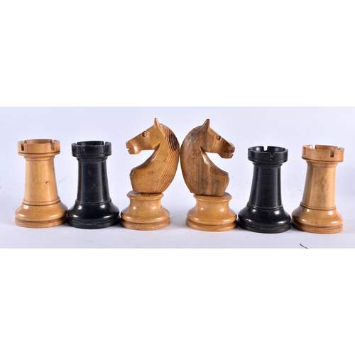 363 - A BOXWOOD AND EBONY CHESS SET. Largest 8 cm high. (qty)