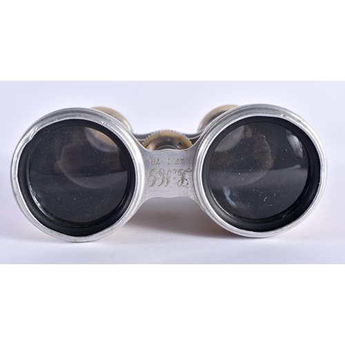 368 - A PAIR OF MOTHER OF PEARL INLAID OPERA GLASSES. 9.5 cm x 9.5 cm extended.