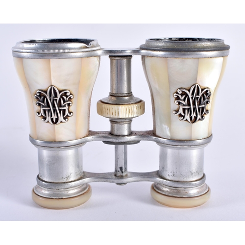 369 - A PAIR OF MOTHER OF PEARL INLAID OPERA GLASSES. 9.5 cm x 9.5 cm extended.