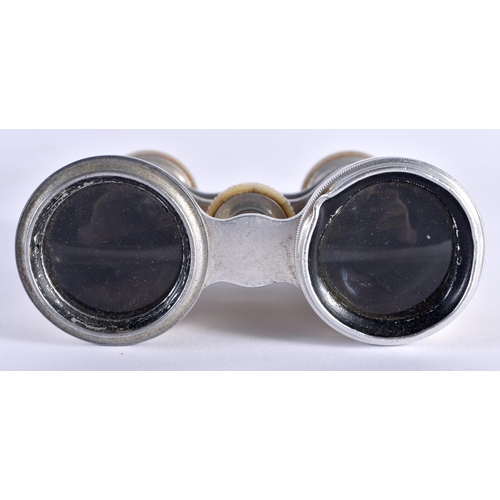 369 - A PAIR OF MOTHER OF PEARL INLAID OPERA GLASSES. 9.5 cm x 9.5 cm extended.