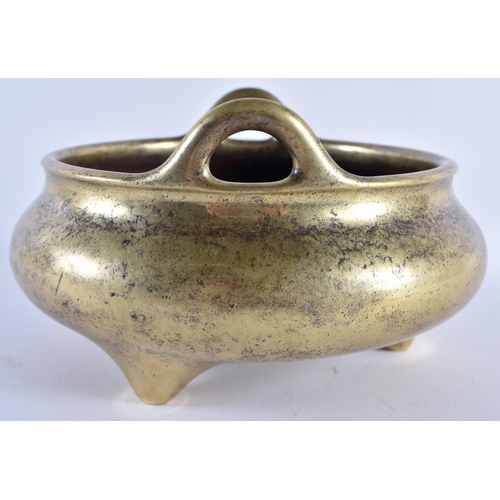 393 - A FINE 17TH/18TH CENTURY CHINESE TWIN HANDLED BRONZE CENSER bearing Xuande marks to base, of plain f... 