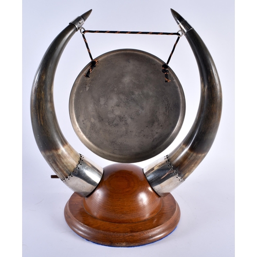 400 - A LARGE EDWARDIAN OAK SILVER PLATE AND HORN DINNER GONG of almost helmet shaped form. 38 cm x 22 cm.