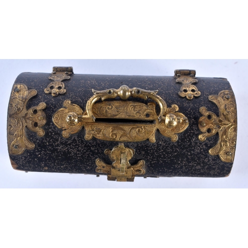 400C - A Georgian Leather Domed Box with Gilt Decoration. 7.3cm x 10.4cm x 5cm