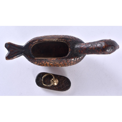 400K - A Rare Treen Snuff Box Carved as a Goose. 11cm x 6cm x 3.5cm, weight 31g