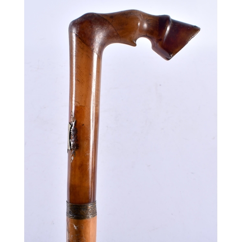 428 - A 19TH CENTURY MIDDLE EASTERN CARVED HORN OR AMBER HANDLED HORSE HOOF WALKING CANE. 90 cm long.