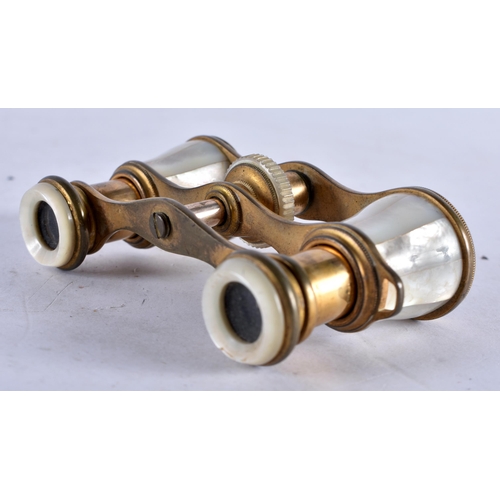 454 - A PAIR OF MOTHER OF PEARL OPERA GLASSES. 8 cm x 6 cm extended.