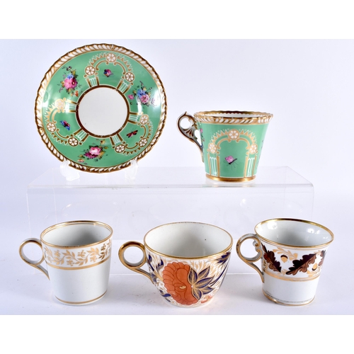 49 - TWO LATE 18TH CENTURY WORCESTER CUPS together with an imari cup C1800 & a green ground cup and sauce... 