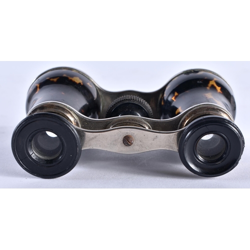 495 - A PAIR OF TORTOISESHELL OPERA GLASSES. 9 cm x 6 cm extended.