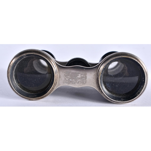 495 - A PAIR OF TORTOISESHELL OPERA GLASSES. 9 cm x 6 cm extended.