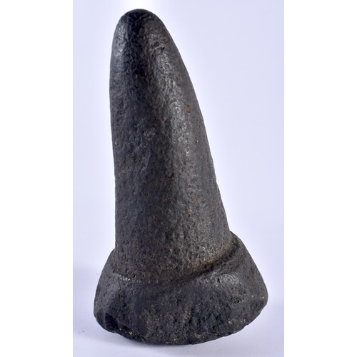 507 - AN UNUSUAL EARLY HAWIAN CARVED VOLCANIC STONE POUNDER of almost rhinoceros horn form. 21 cm high.