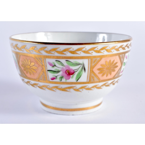 51 - A LATE 18TH CENTURY WORCESTER TEABOWL AND SAUCER painted with floral panels and gilt motifs. 12 cm d... 