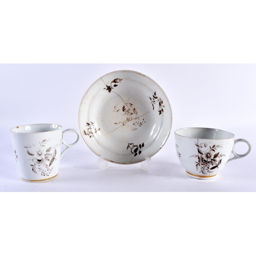 53 - AN EARLY 19TH CENTURY CHAMBERLAINS WORCESTER PORCELAIN TRIO painted with floral sprays. 13 cm diamet... 