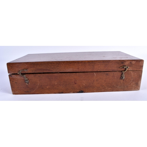 532 - A CASED PAIR OF ANTIQUE SCALES with weights. Box 24 cm x 12 cm.